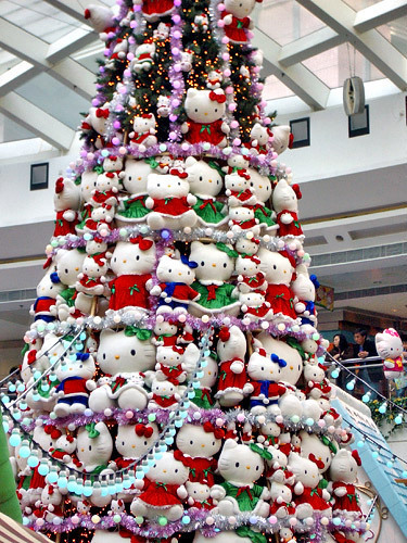 hello-kitty-xmas-tree.jpg